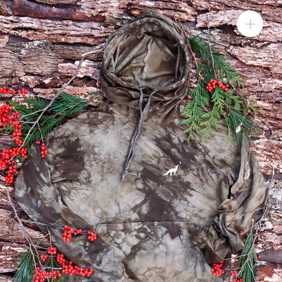 purusha Tops - Purusha winter wolf hoodie